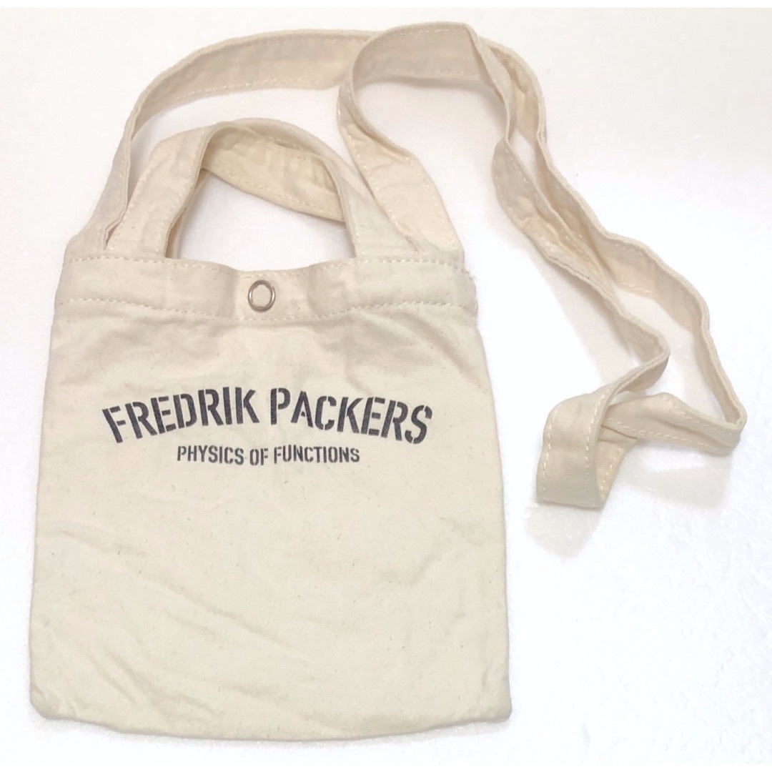 FREDRIK PACKERS(フレドリックパッカーズ)のフレドリックパッカーズ 2403148 キャンバス ショルダーバッグ レディースのバッグ(ショルダーバッグ)の商品写真