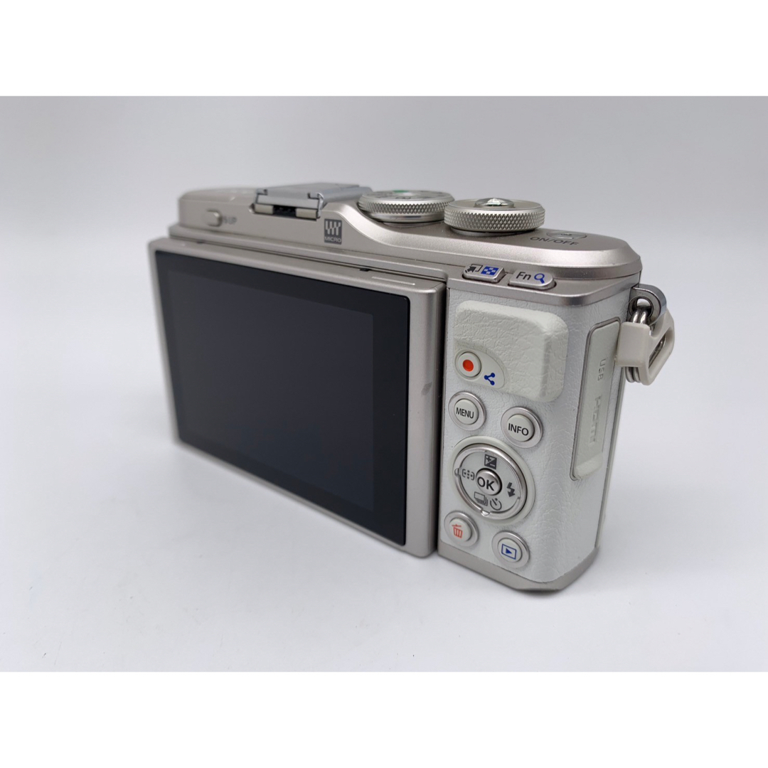 OLYMPUS(オリンパス)の☆美品【OLYMPUS】PEN E-PL10 ボディ シャッター数3300未満 スマホ/家電/カメラのカメラ(ミラーレス一眼)の商品写真