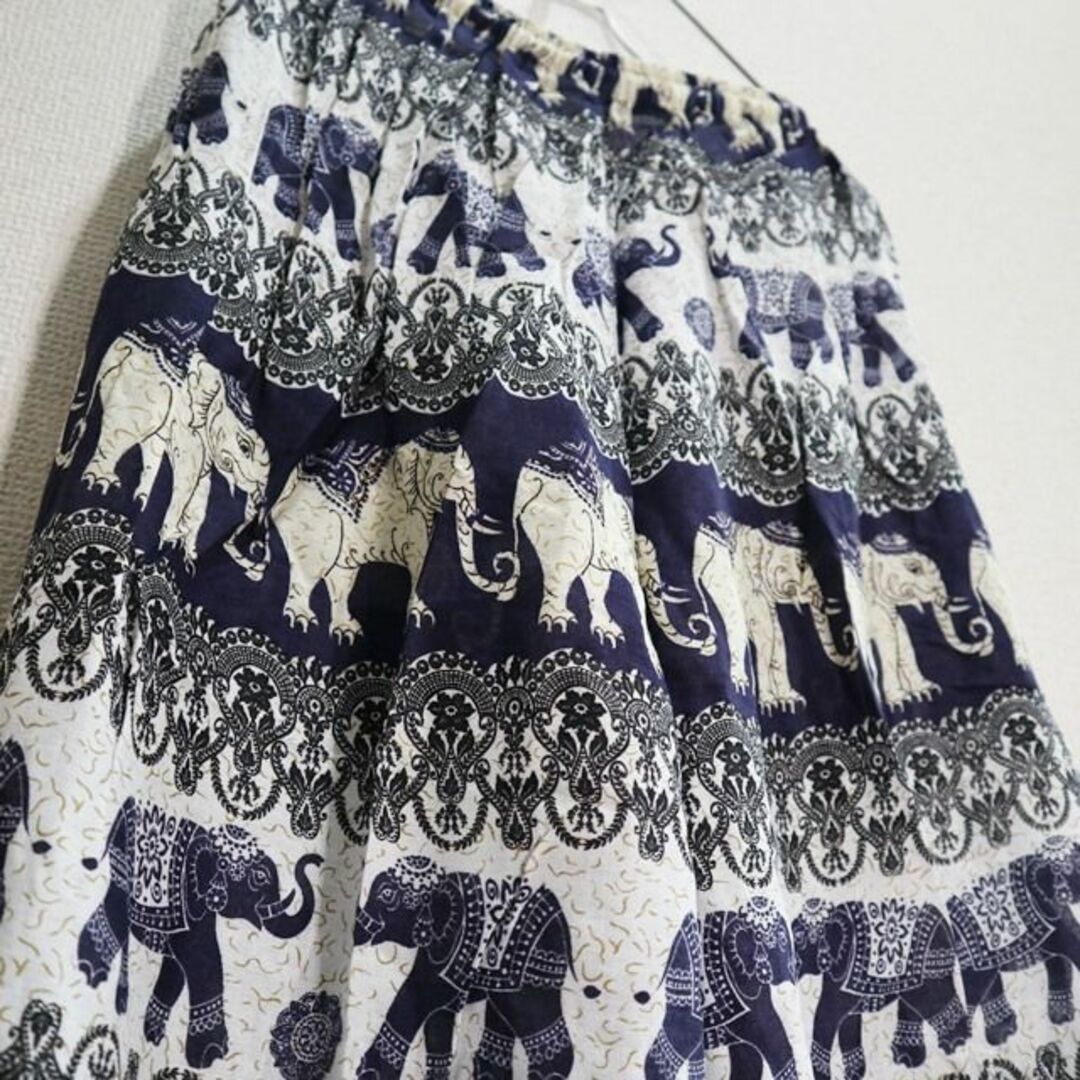 【新品】タイパンツ　横向きの紺象とベージュ象　紺系 メンズのパンツ(サルエルパンツ)の商品写真