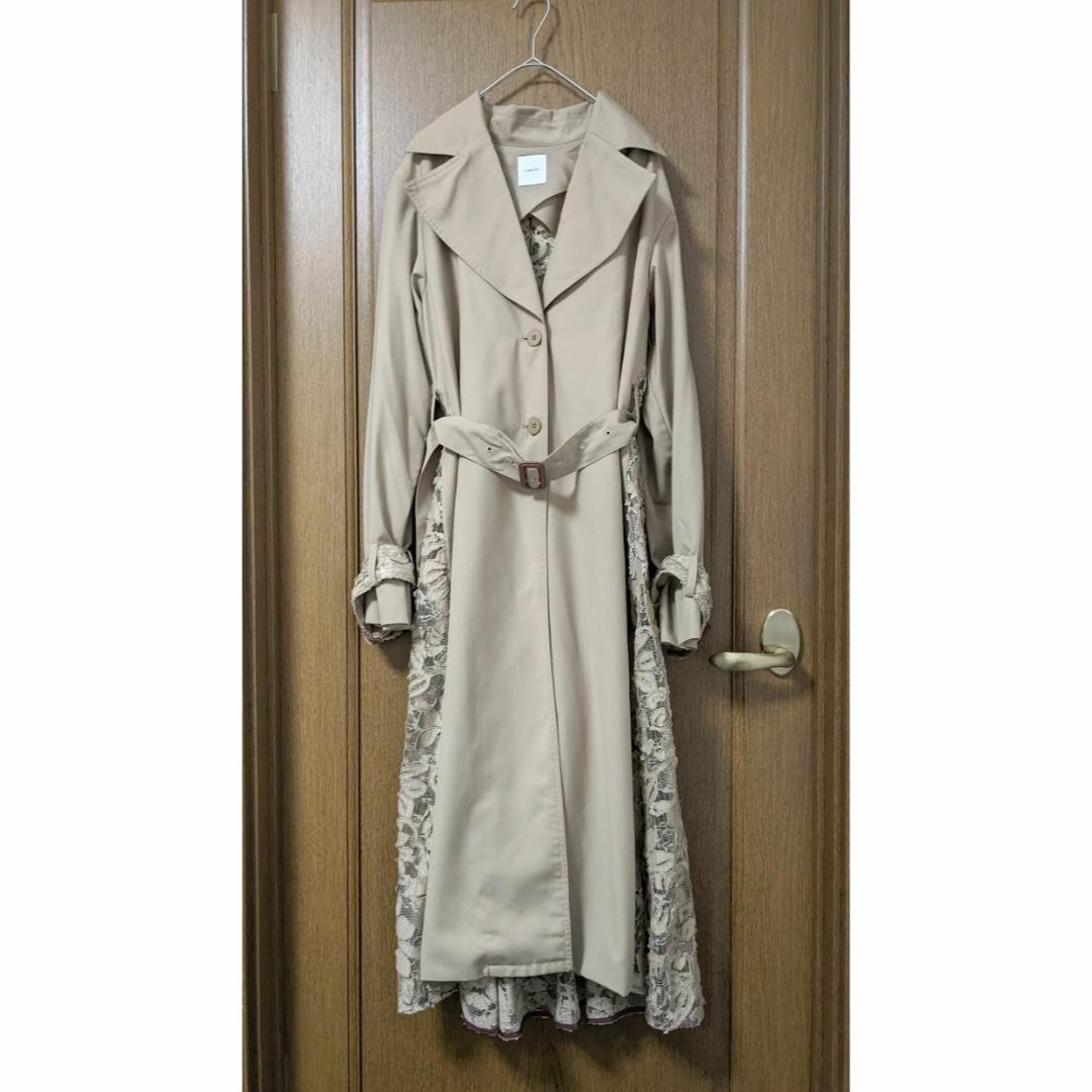 Ameri VINTAGE(アメリヴィンテージ)のAMERI BACK LACE COAT バックレース トレンチコート レディースのジャケット/アウター(トレンチコート)の商品写真