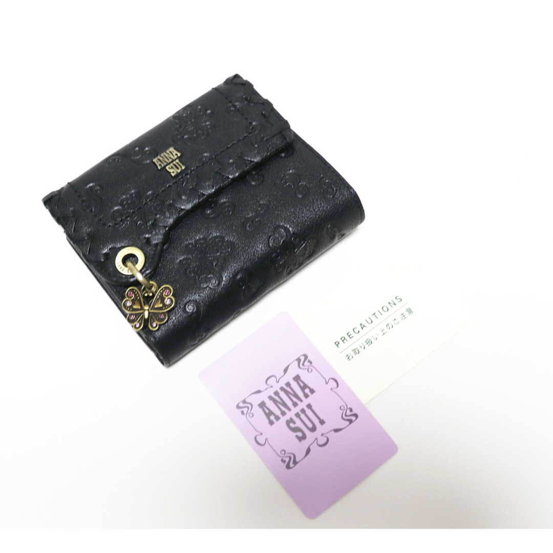 ANNA SUI(アナスイ)の《アナスイ》新品 バタフライチャーム付 エンボスレザー 2つ折りがま口財布 口金 レディースのファッション小物(財布)の商品写真