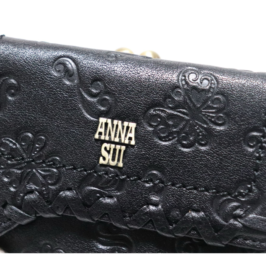 ANNA SUI(アナスイ)の《アナスイ》新品 バタフライチャーム付 エンボスレザー 2つ折りがま口財布 口金 レディースのファッション小物(財布)の商品写真