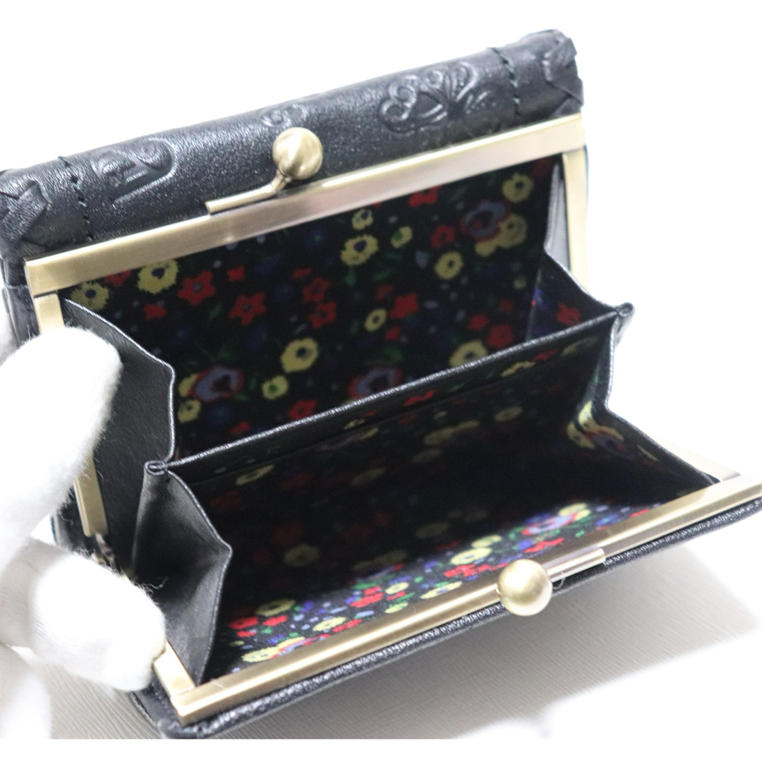 ANNA SUI(アナスイ)の《アナスイ》新品 バタフライチャーム付 エンボスレザー 2つ折りがま口財布 口金 レディースのファッション小物(財布)の商品写真