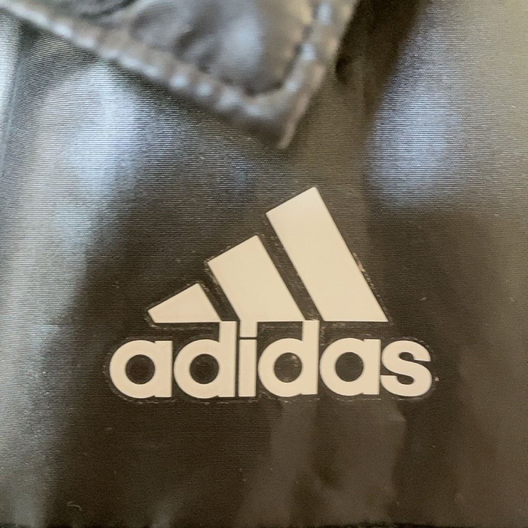 adidas(アディダス)のアディダス  ジュニア　ダウン　L 160 ブラック キッズ/ベビー/マタニティのキッズ服男の子用(90cm~)(ジャケット/上着)の商品写真