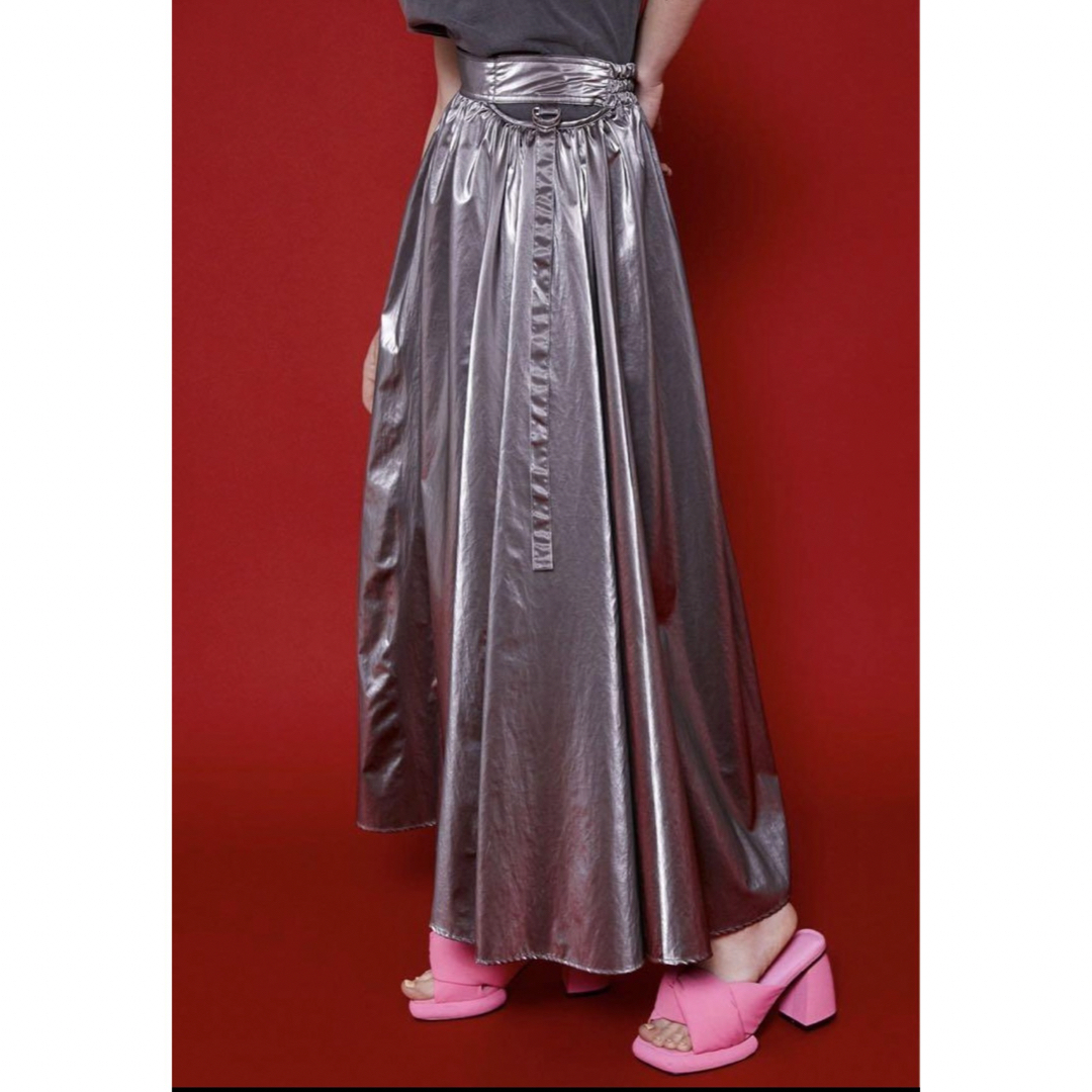 MAISON SPECIAL(メゾンスペシャル)の新品未使用　メゾンスペシャル ギャザーフレアスカート シルバースカート レディースのスカート(ロングスカート)の商品写真