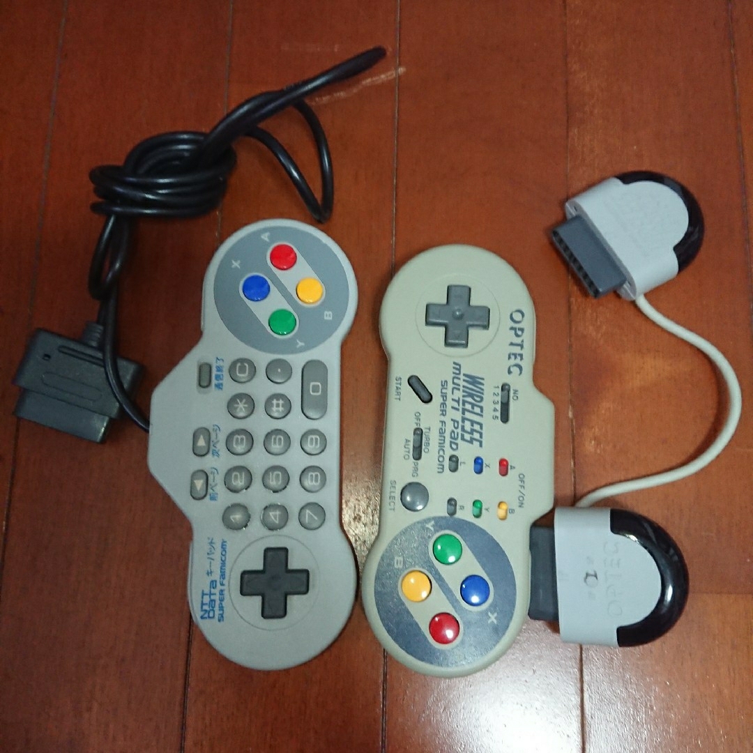 スーパーファミコン(スーパーファミコン)の【ジャンク品】スーパーファミコン コントローラー 2つセット エンタメ/ホビーのゲームソフト/ゲーム機本体(その他)の商品写真