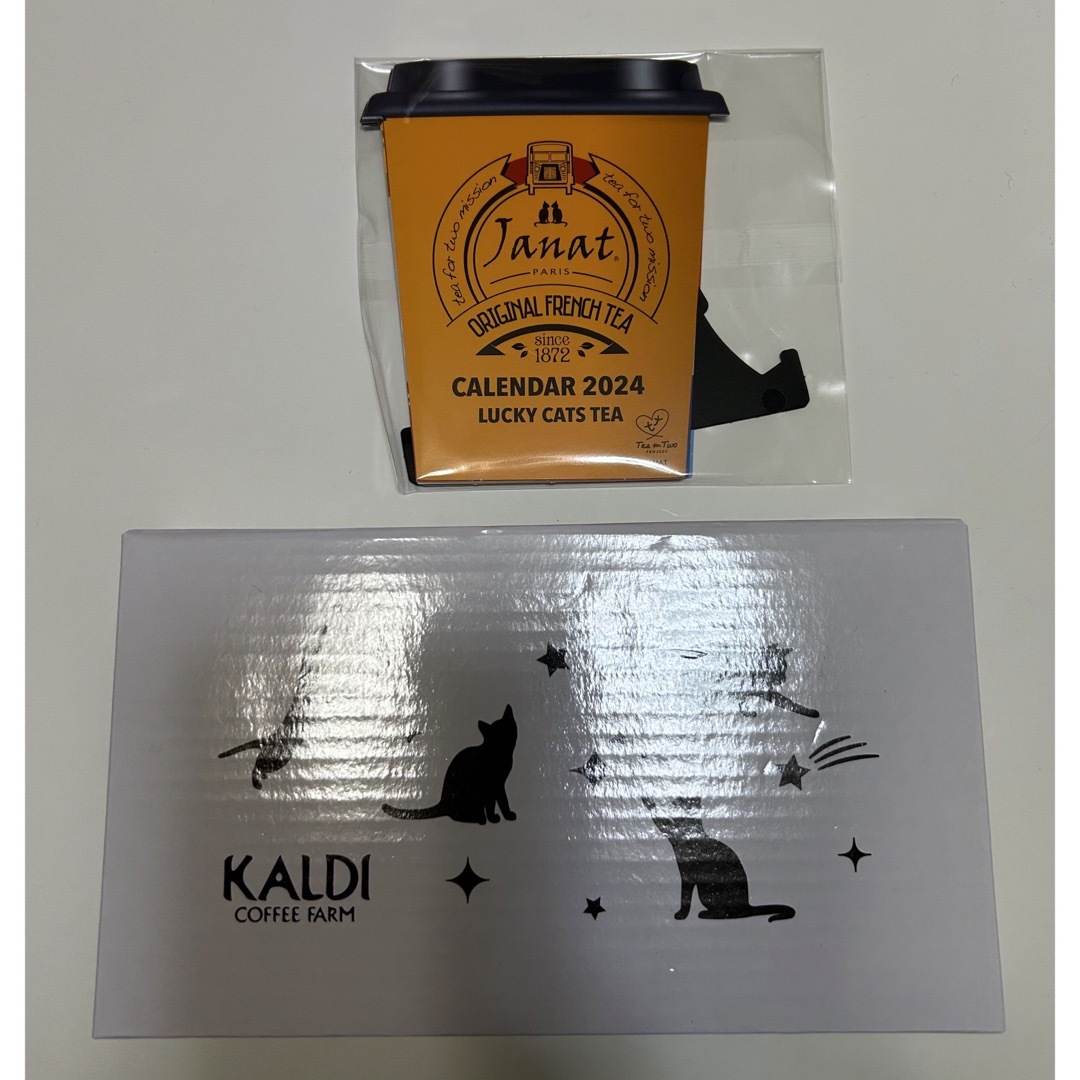 KALDI(カルディ)のKALDI ネコの日バッグ ネコプレート ＆ カレンダー エンタメ/ホビーのコレクション(ノベルティグッズ)の商品写真