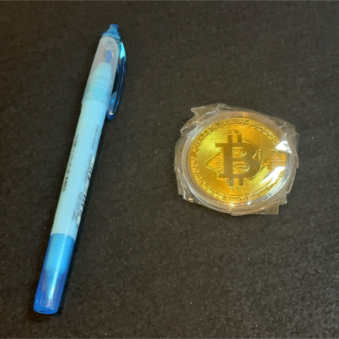 ビットコイン 暗号通貨 レプリカ ビットコイン（ゴールド）新品未開封 エンタメ/ホビーの美術品/アンティーク(貨幣)の商品写真