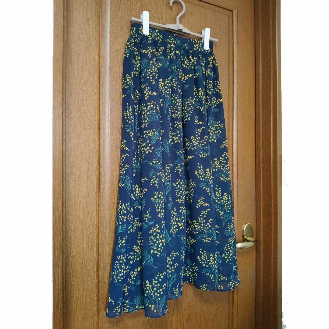SLOBE IENA(スローブイエナ)の新品 SLOBE IENA ミモザ柄ギャザーロングスカート ネイビー レディースのスカート(ロングスカート)の商品写真