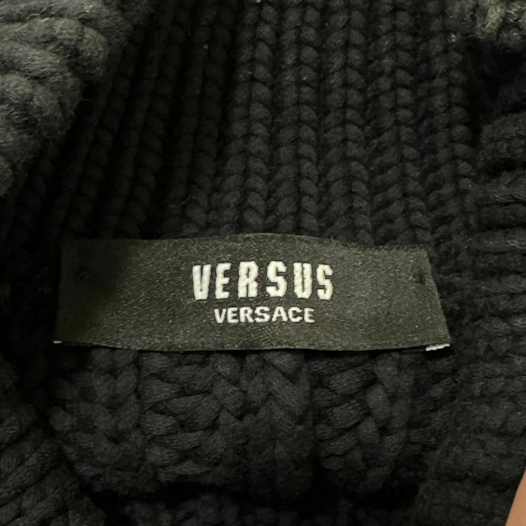 VERSACE(ヴェルサーチ)の☆極美品☆VERSUS VERSACE ニット 長袖 タートルネック クロップド レディースのトップス(ニット/セーター)の商品写真