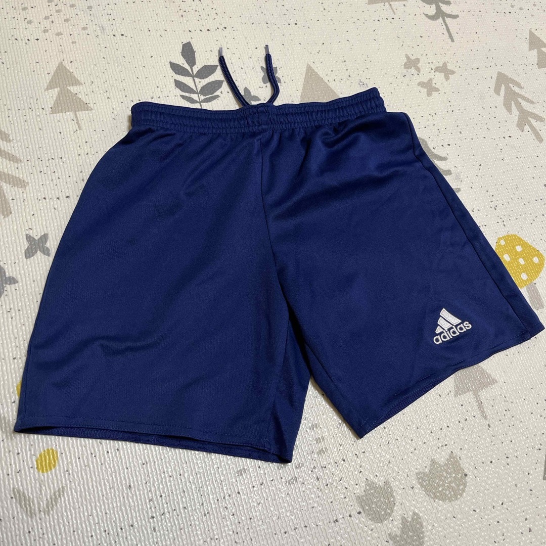 adidas(アディダス)のadidas ハーフパンツ ネイビー 140 キッズ/ベビー/マタニティのキッズ服男の子用(90cm~)(パンツ/スパッツ)の商品写真