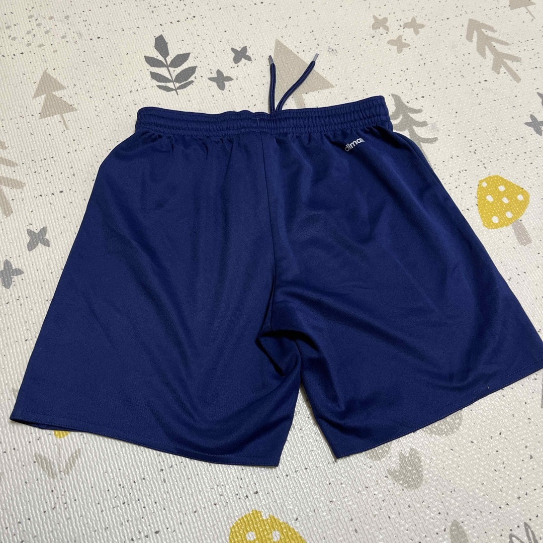 adidas(アディダス)のadidas ハーフパンツ ネイビー 140 キッズ/ベビー/マタニティのキッズ服男の子用(90cm~)(パンツ/スパッツ)の商品写真