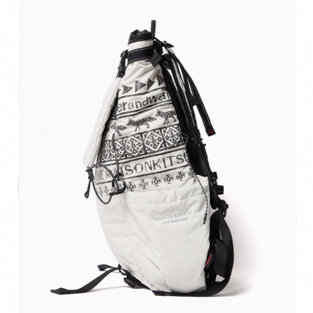 and wander(アンドワンダー)のand wander/アンドワンダー×メゾンキツネ 30L backpack メンズのバッグ(バッグパック/リュック)の商品写真