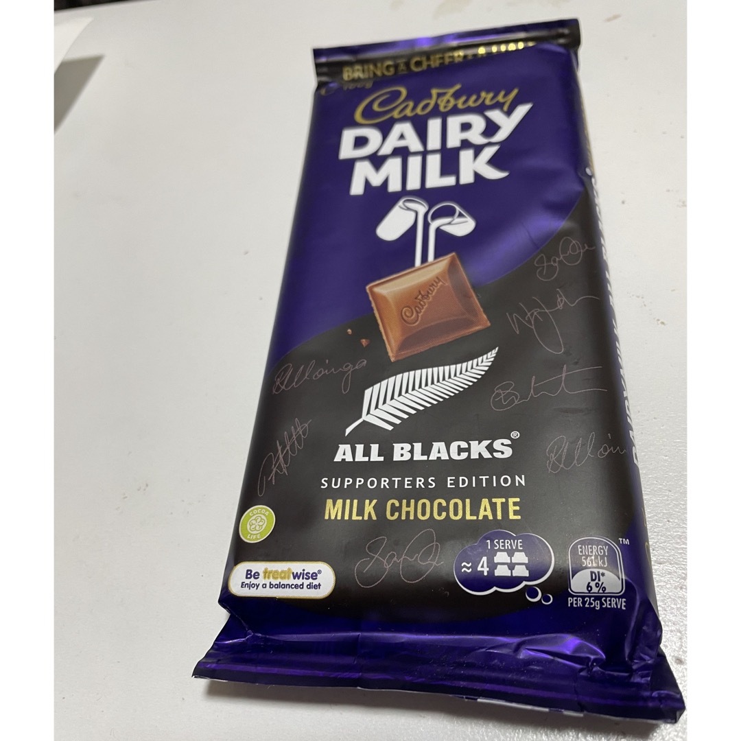 ニュージーランド　オールブラックス　チョコレート 食品/飲料/酒の食品(菓子/デザート)の商品写真