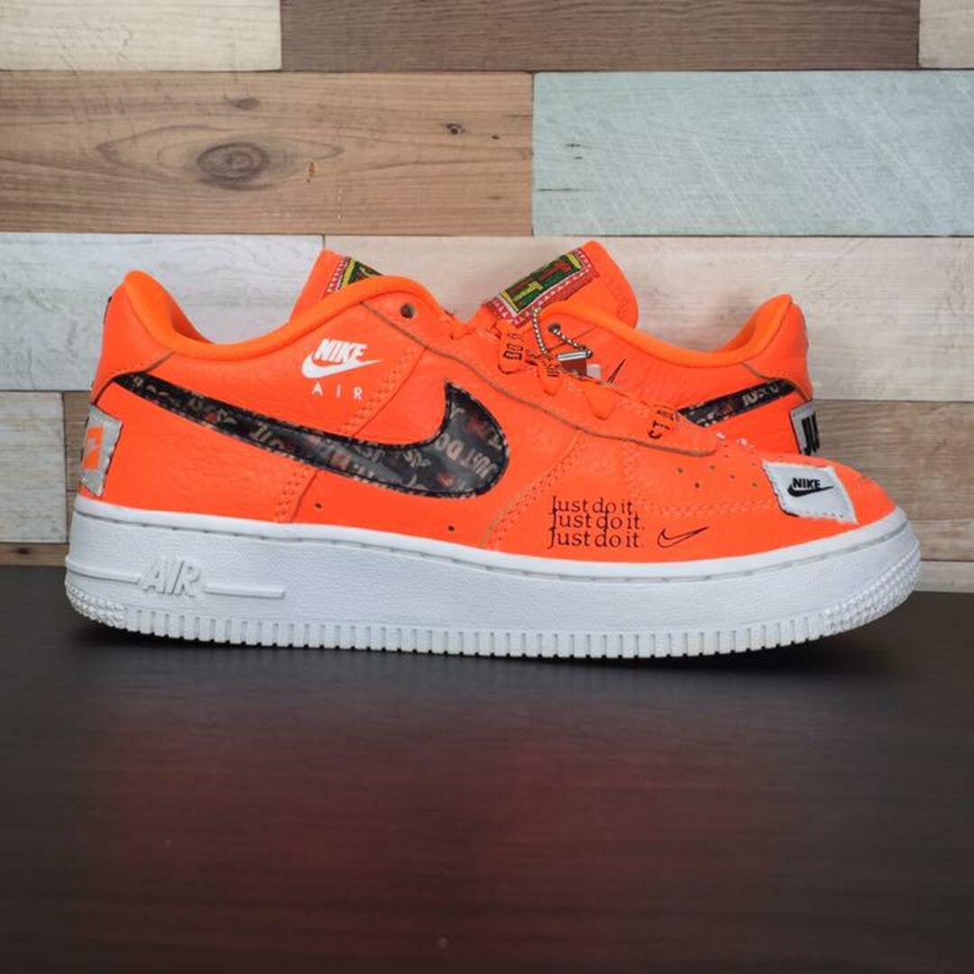 NIKE(ナイキ)のNIKE AIR FORCE 1 '07 PRM JDI (GS)23cm レディースの靴/シューズ(スニーカー)の商品写真