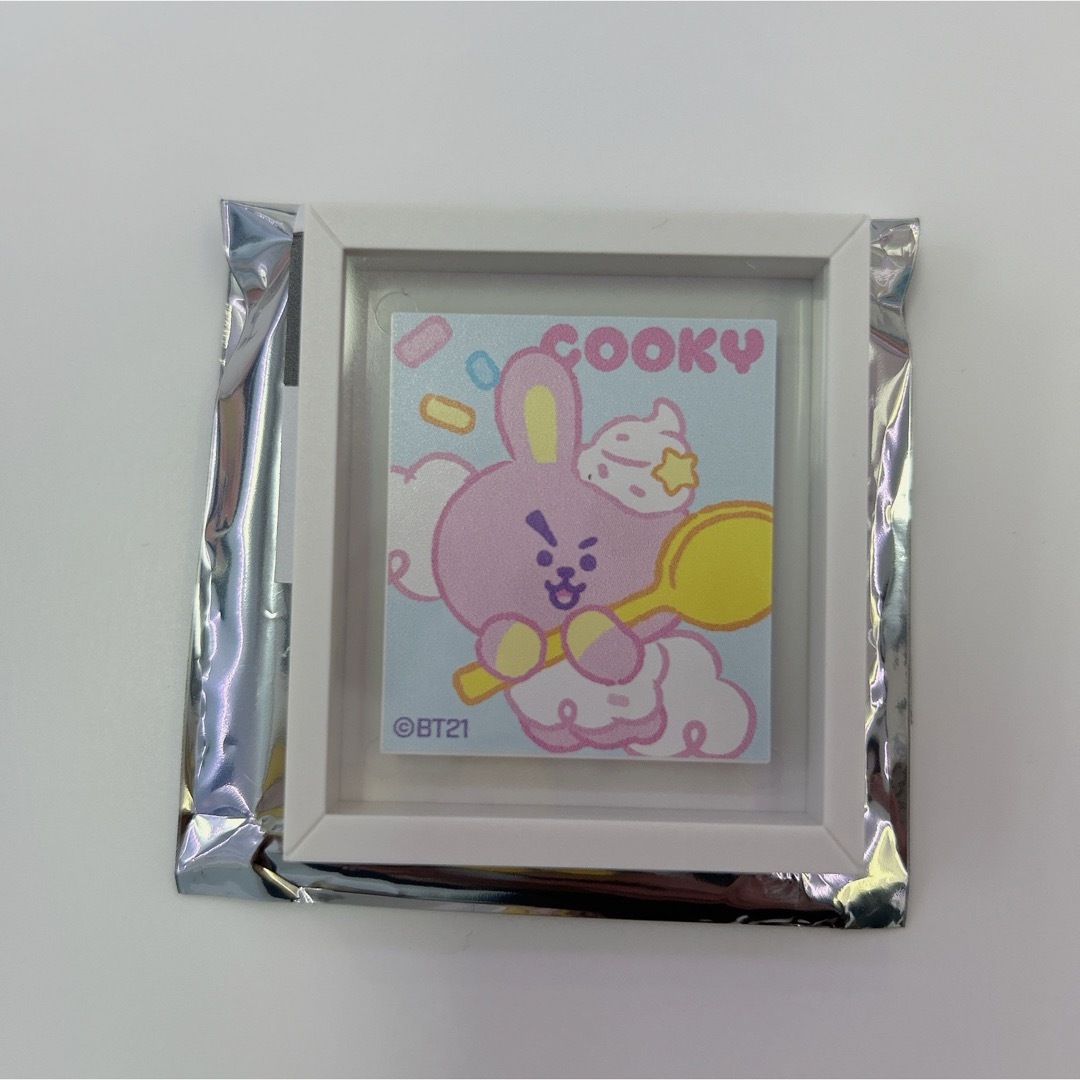 BT21(ビーティーイシビル)の新品！BT21＊on the cloud ミニキャンバスマグネット COOKY エンタメ/ホビーのおもちゃ/ぬいぐるみ(キャラクターグッズ)の商品写真