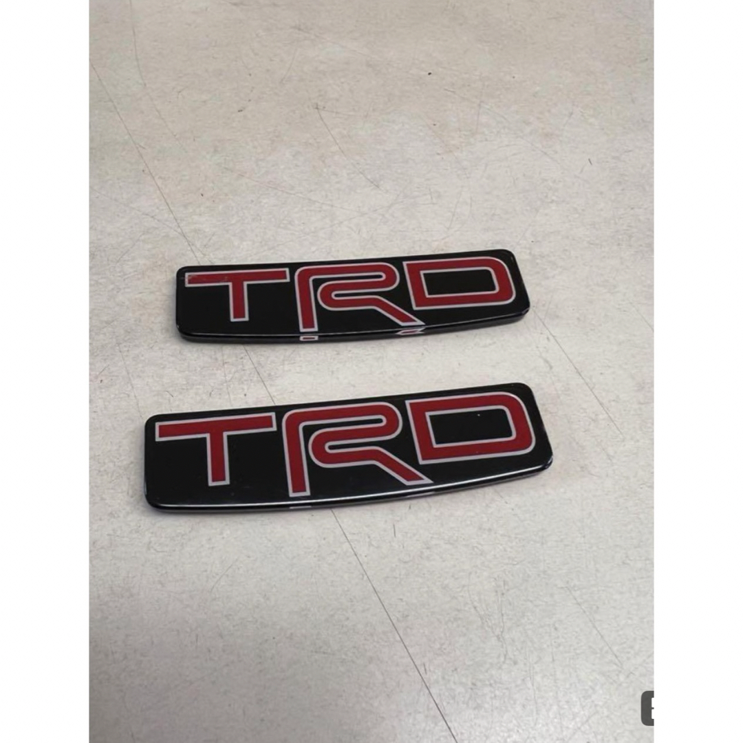 TRD エンブレム 2個セット カーアクセサリー カー用品 自動車/バイクの自動車(車外アクセサリ)の商品写真