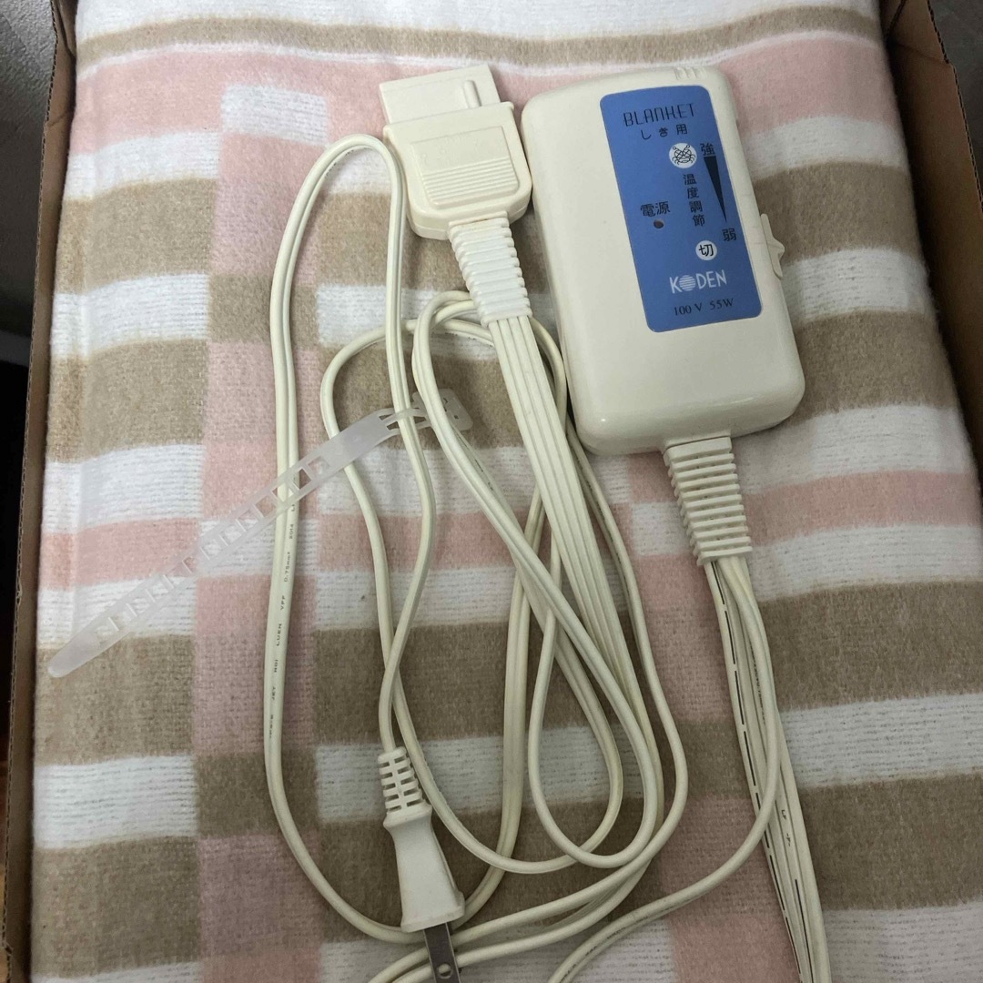 電気しき毛布 スマホ/家電/カメラの冷暖房/空調(電気毛布)の商品写真