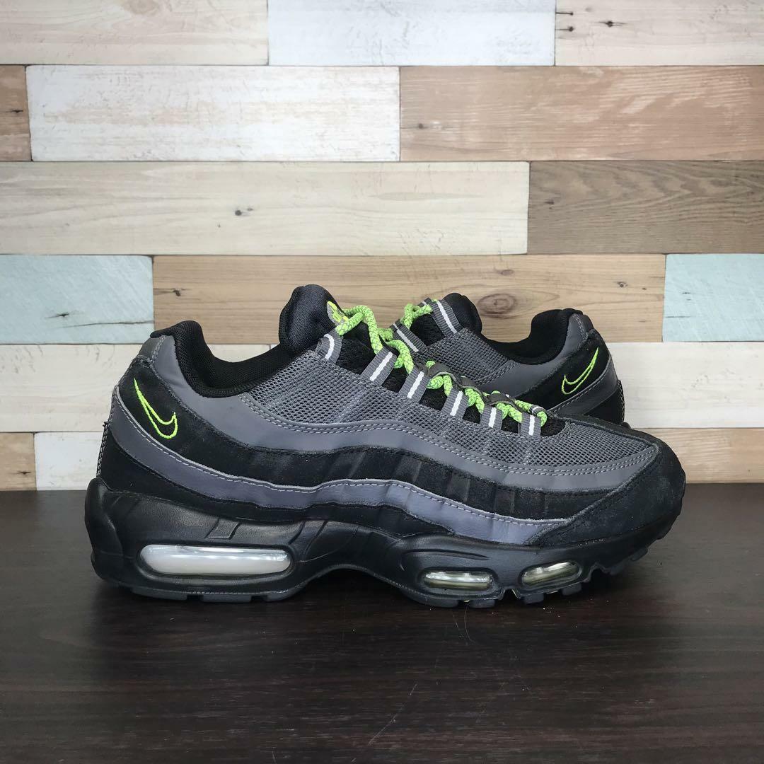 NIKE(ナイキ)のNIKE AIR MAX 95 ESSENTIAL 28cm メンズの靴/シューズ(スニーカー)の商品写真