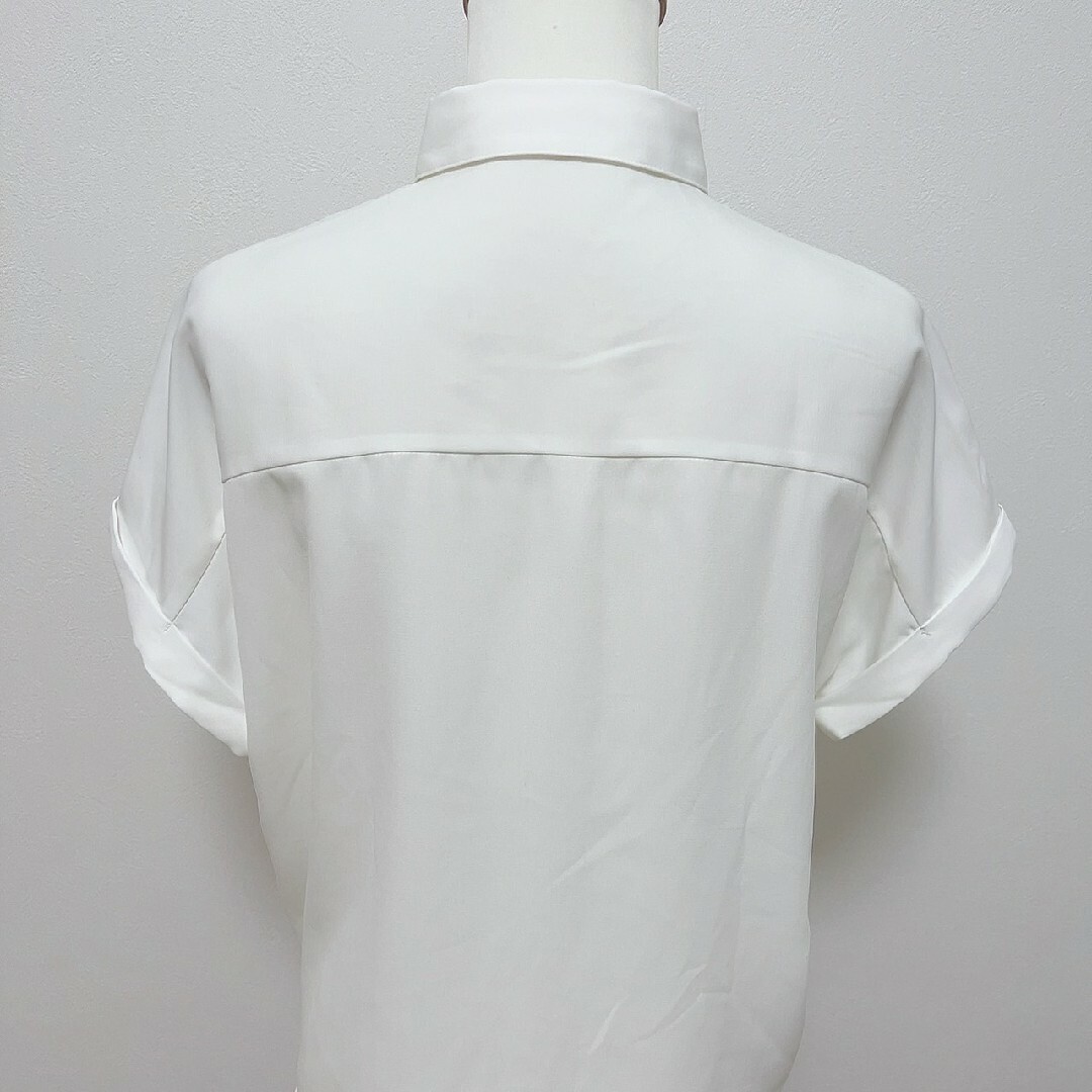 GU(ジーユー)のジーユー M 半袖シャツ きれいめコーデ オフィスカジュアル ミドル丈 ホワイト レディースのトップス(シャツ/ブラウス(半袖/袖なし))の商品写真