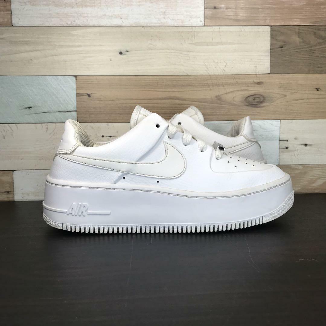 NIKE(ナイキ)のNIKE AIR FORCE 1  SAGE LOW 22cm レディースの靴/シューズ(スニーカー)の商品写真