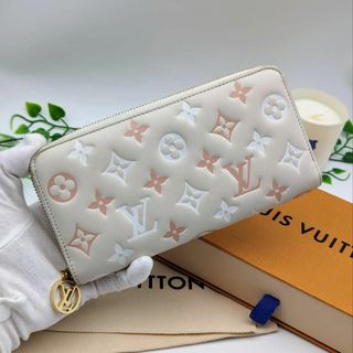 ルイヴィトン(LOUIS VUITTON)のルイヴィトン エンボス ラム ジッピー  長財布 ベージュ ピンク Ｍ82290(財布)