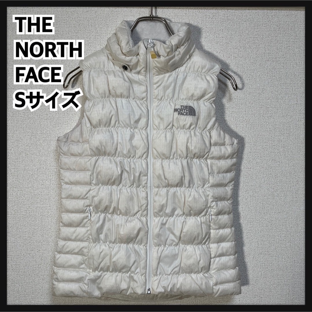 THE NORTH FACE(ザノースフェイス)の【ノースフェイス】ダウンベスト 刺繍　白ホワイト　ワンポイントロゴ　軽量１K レディースのジャケット/アウター(ダウンベスト)の商品写真