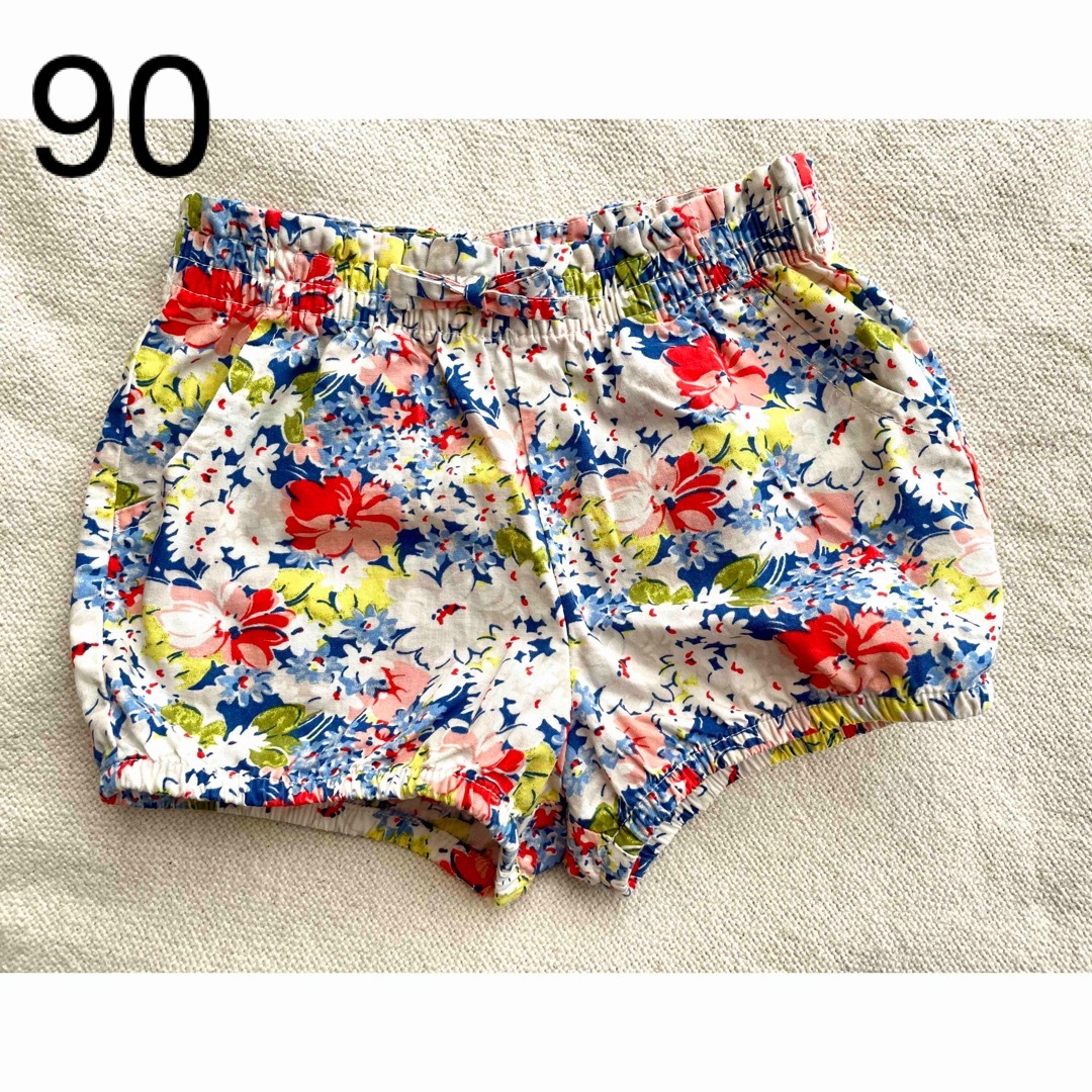 babyGAP(ベビーギャップ)の90 サイズ　Baby GAP 花柄　ショートパンツ キッズ/ベビー/マタニティのキッズ服女の子用(90cm~)(パンツ/スパッツ)の商品写真