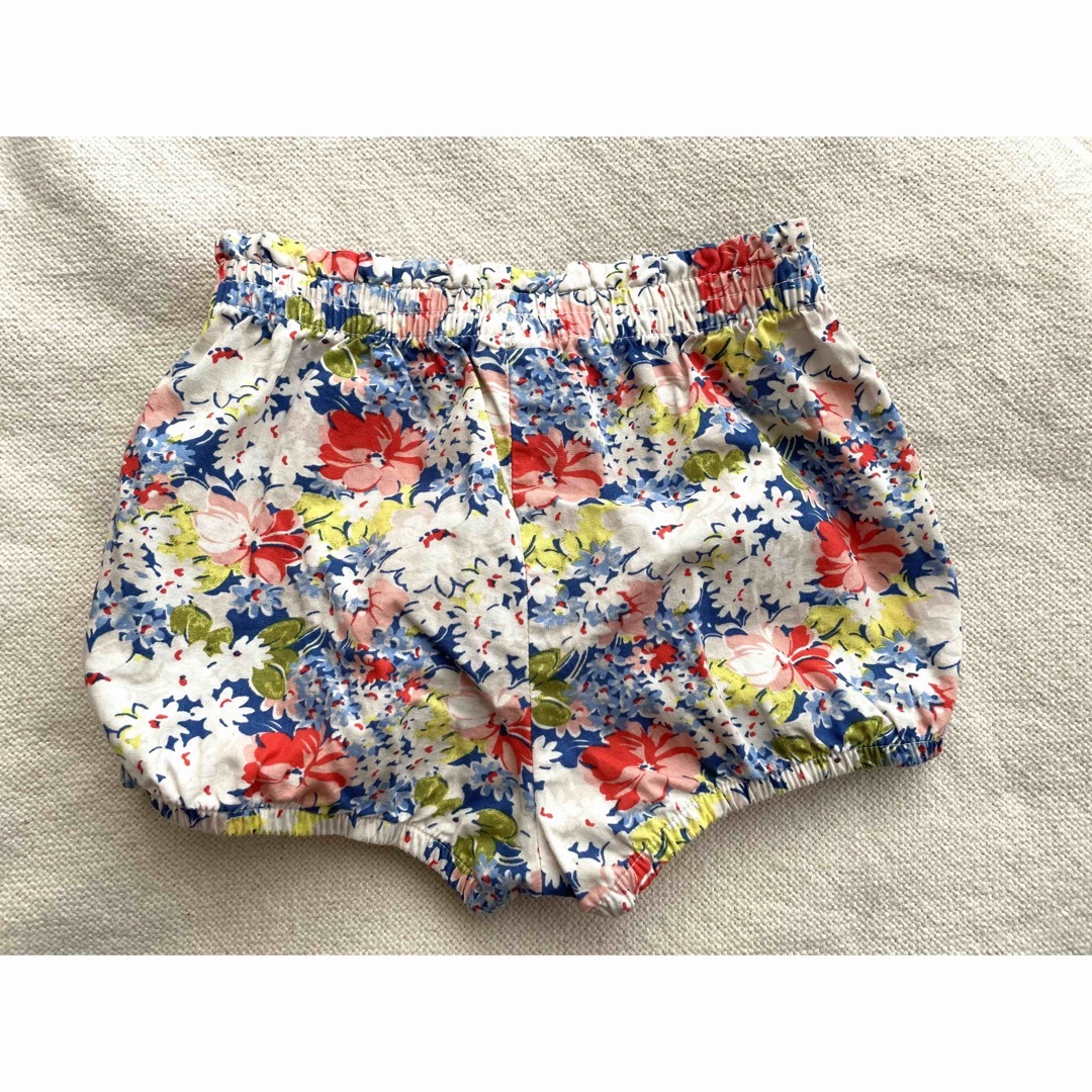 babyGAP(ベビーギャップ)の90 サイズ　Baby GAP 花柄　ショートパンツ キッズ/ベビー/マタニティのキッズ服女の子用(90cm~)(パンツ/スパッツ)の商品写真