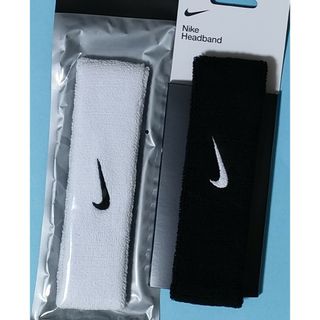 ナイキ(NIKE)の白黒２本セットナイキヘッドバンドヘアバンドスウッシュ匿名配送(バンダナ/スカーフ)