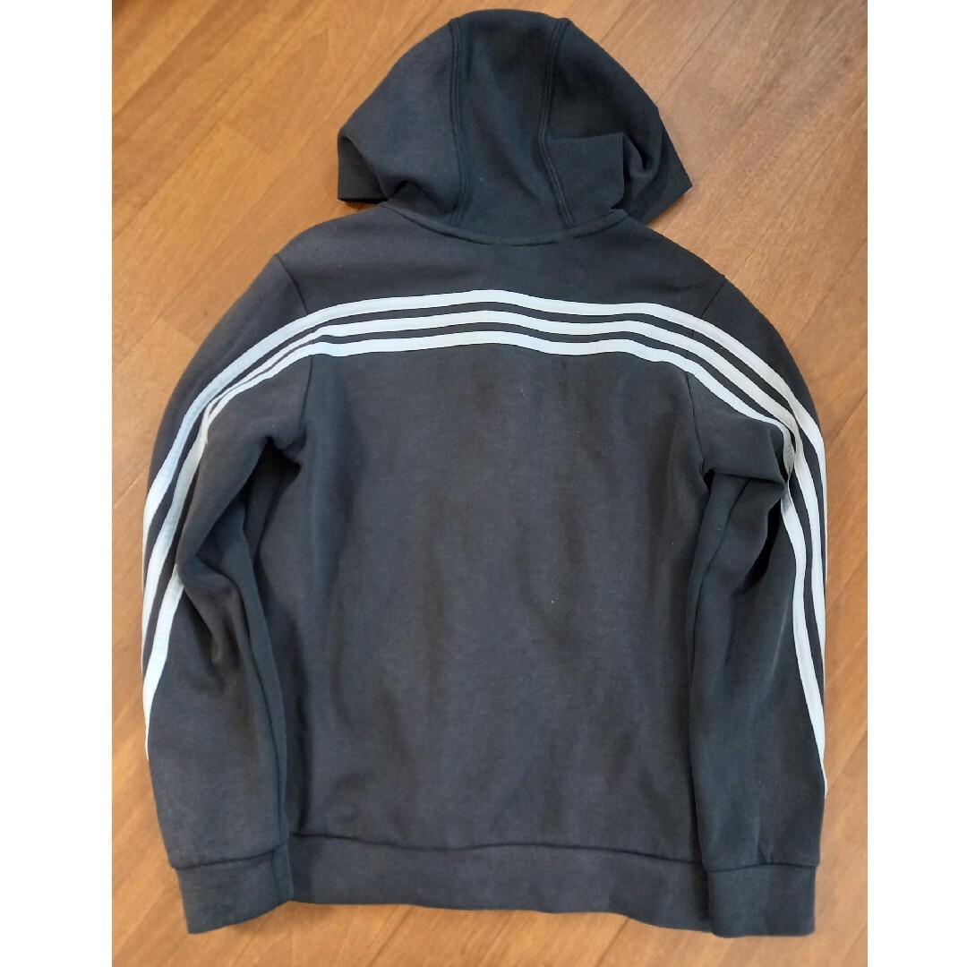 adidas(アディダス)のadidas　パーカー　ブラック　152 キッズ/ベビー/マタニティのキッズ服男の子用(90cm~)(その他)の商品写真