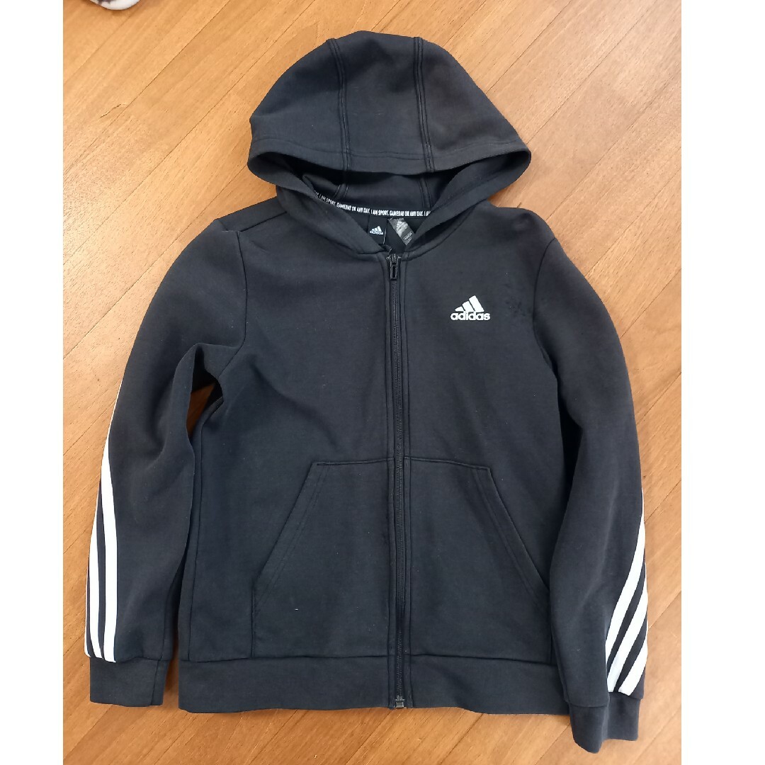 adidas(アディダス)のadidas　パーカー　ブラック　152 キッズ/ベビー/マタニティのキッズ服男の子用(90cm~)(その他)の商品写真