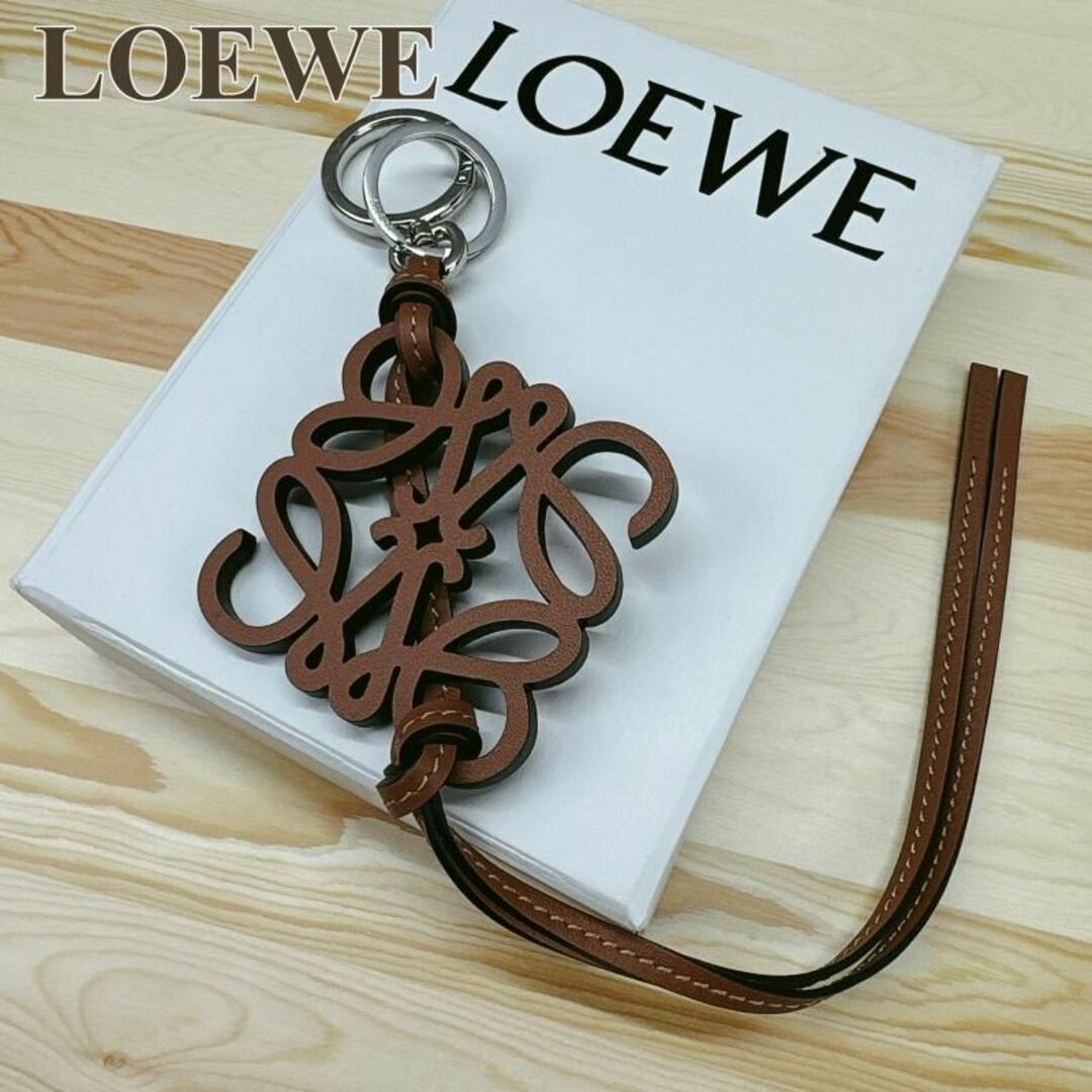 LOEWE(ロエベ)のロエベ LOEWE キーホルダー バッグチャーム アナグラム レザー ブラウン レディースのアクセサリー(チャーム)の商品写真