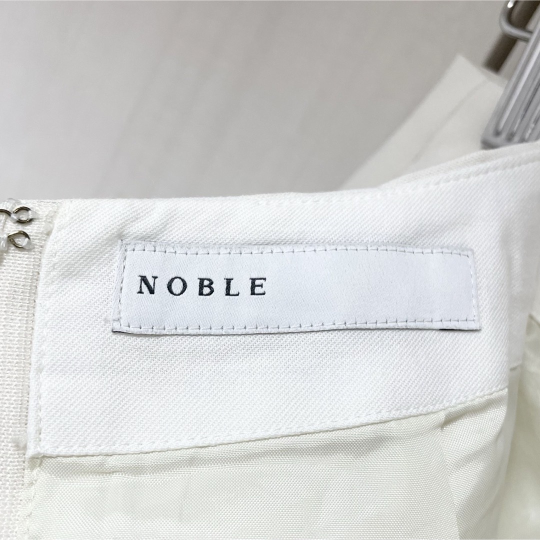 Noble(ノーブル)のNOBLE ジップAラインスカート レディースのスカート(ひざ丈スカート)の商品写真