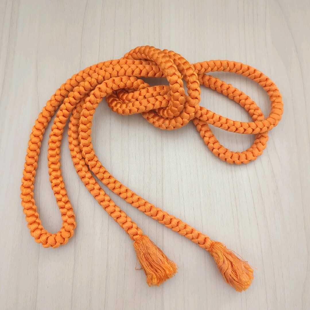 帯締め  丸組紐　オレンジ色 レディースの水着/浴衣(和装小物)の商品写真