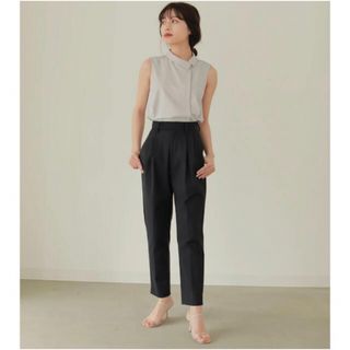 アニュアンス(ánuans)のl'or Center Press Tapered Pants ネイビー(カジュアルパンツ)