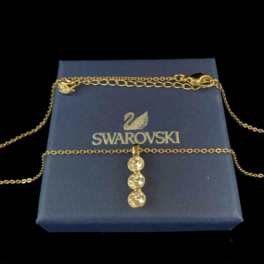 SWAROVSKI(スワロフスキー)の【SWAROVSKI】3連ストーントップネックレス レディースのアクセサリー(ネックレス)の商品写真