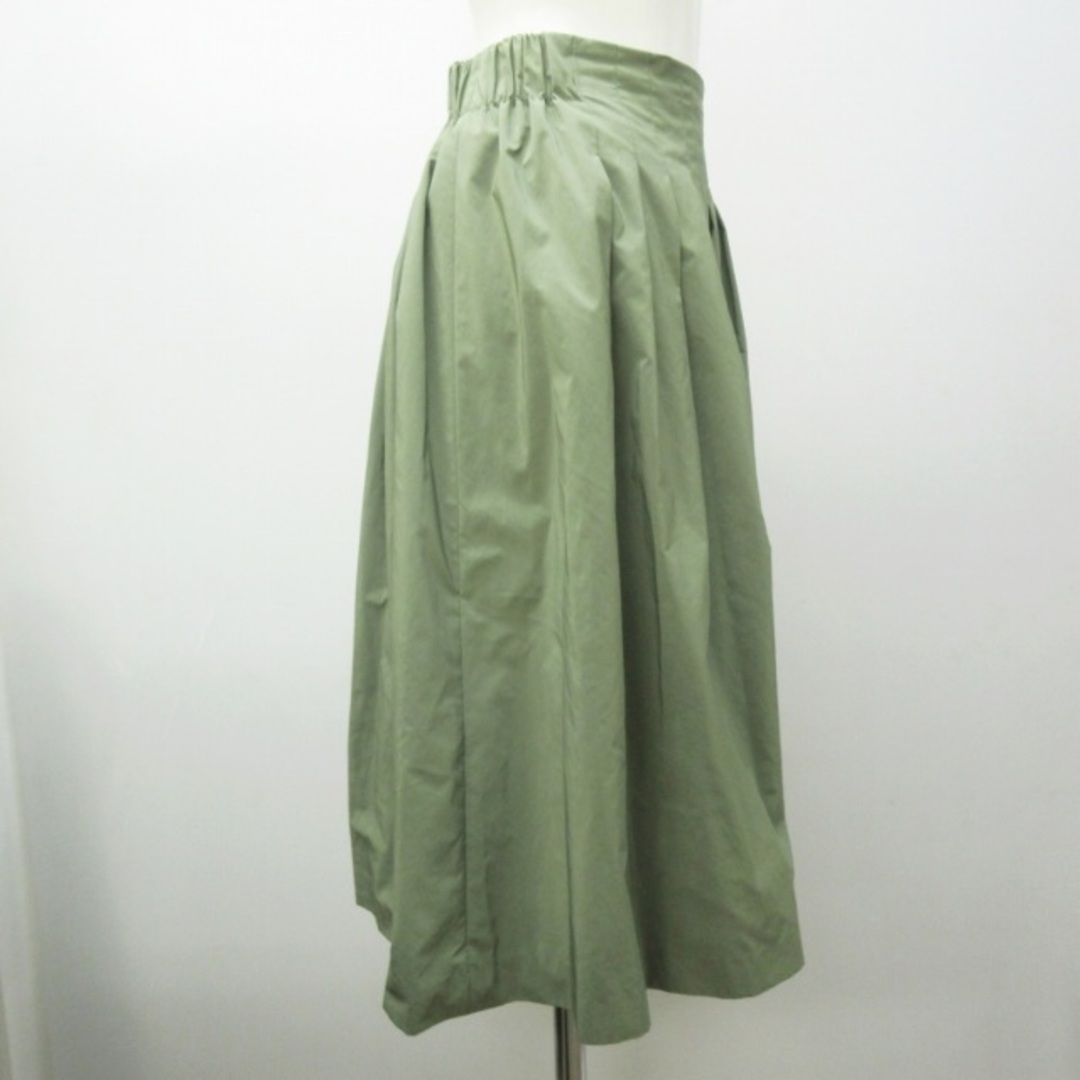 ESTNATION(エストネーション)のエストネーション タック タフタスカート フレア ひざ丈 無地 緑 38 レディースのスカート(ひざ丈スカート)の商品写真