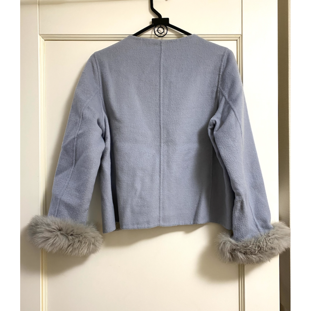 Noela(ノエラ)の美品 swingle コート　ライトアウター ブルー ファー S 春 レディースのジャケット/アウター(ノーカラージャケット)の商品写真