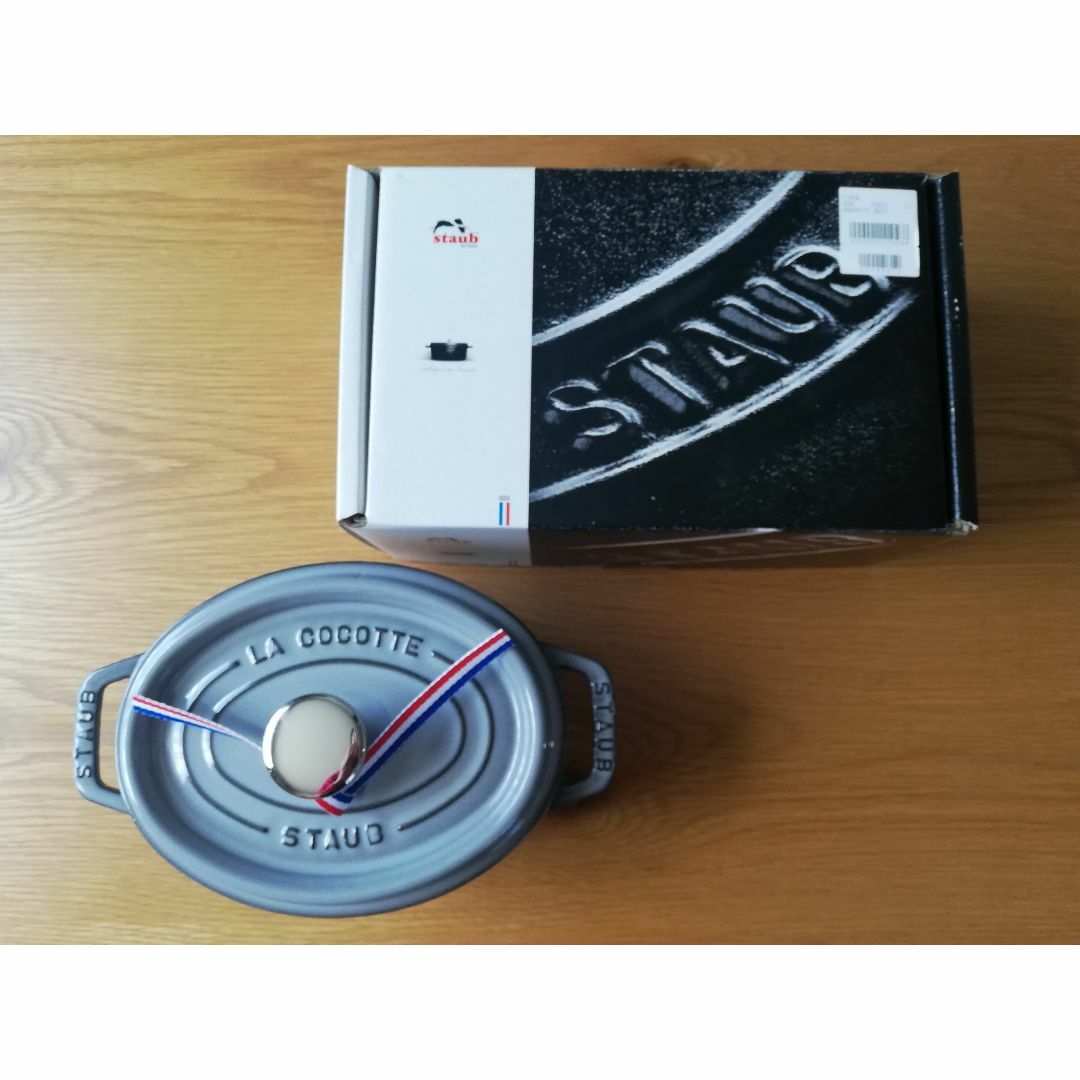 STAUB(ストウブ)の【新品】staub ストウブ ピコ ココット オーバル 17cm  グレー インテリア/住まい/日用品のキッチン/食器(鍋/フライパン)の商品写真