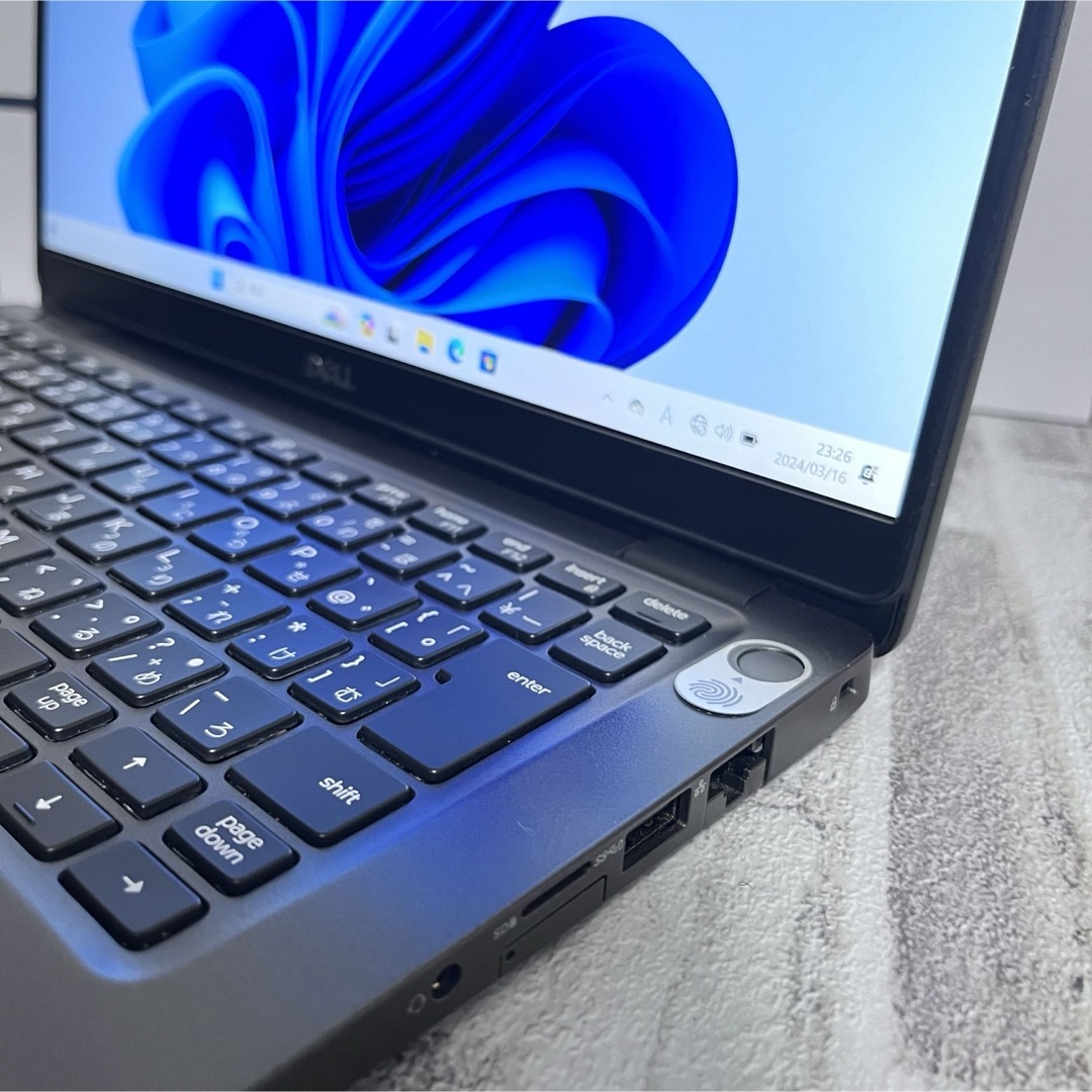 DELL(デル)の32G 極上品 DELL Latitude 5300 corei7 8665U スマホ/家電/カメラのPC/タブレット(ノートPC)の商品写真