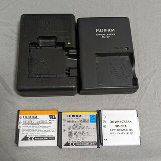 FUJIFILM　純正充電器2個・純正バッテリー2個・互換バッテリー　セット(バッテリー/充電器)
