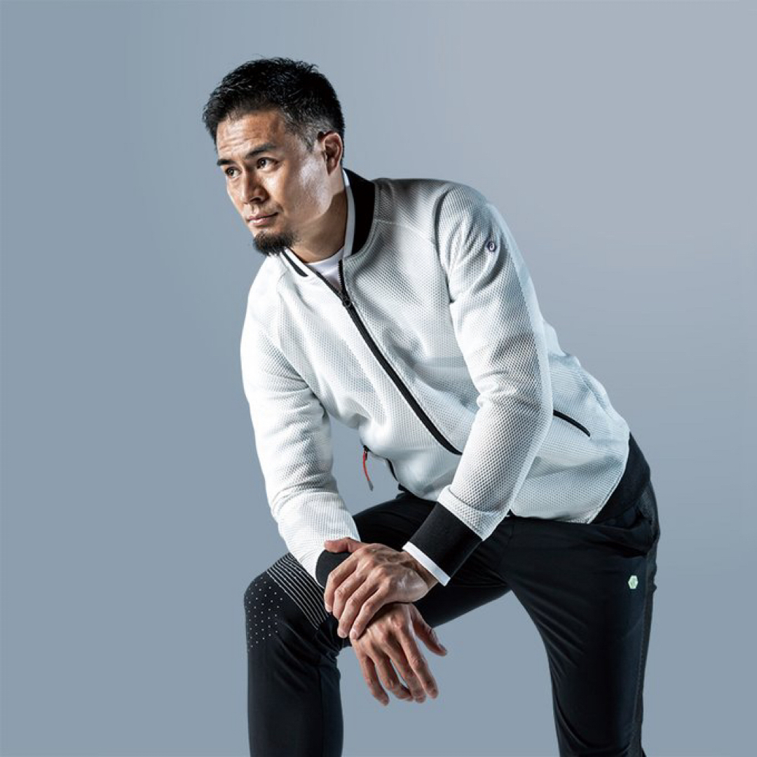 asics(アシックス)のasics トレーニングボンバージャケット☆Lサイズ スポーツ/アウトドアのランニング(ウェア)の商品写真