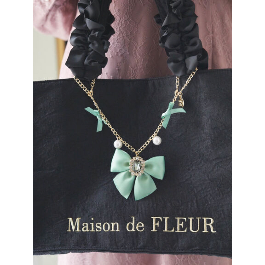 Maison de FLEUR(メゾンドフルール)のMaison de FLEUR ビジューリボンバッグチャーム　ライトピンク レディースのアクセサリー(チャーム)の商品写真