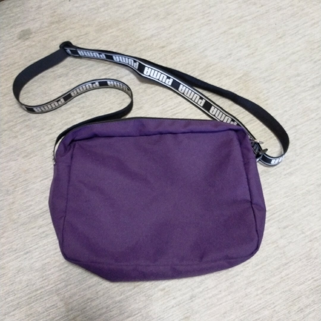 PUMA(プーマ)のPUMAプーマVOGELシリーズ   メッシュポケット付きショルダーバッグ メンズのバッグ(ショルダーバッグ)の商品写真