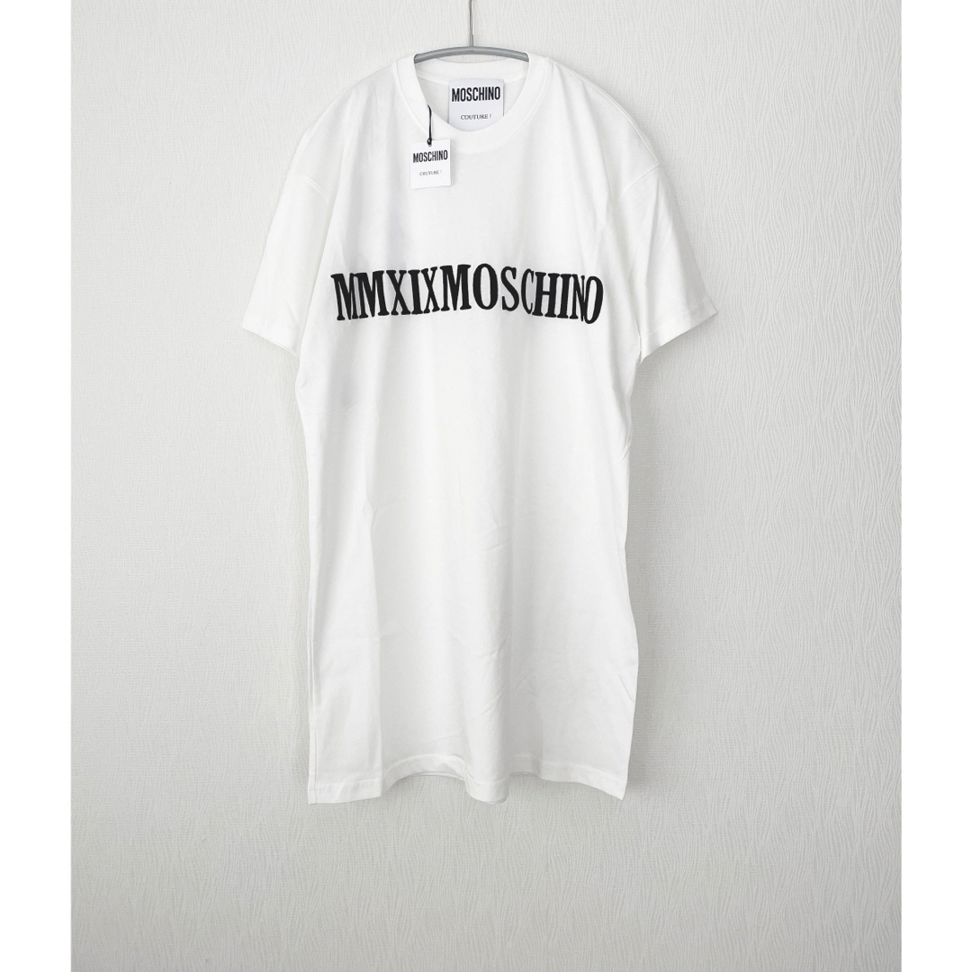 MOSCHINO(モスキーノ)の【新品】MOSCHINO  モスキーノ  ホワイト Tシャツ ワンピース レディースのワンピース(ミニワンピース)の商品写真