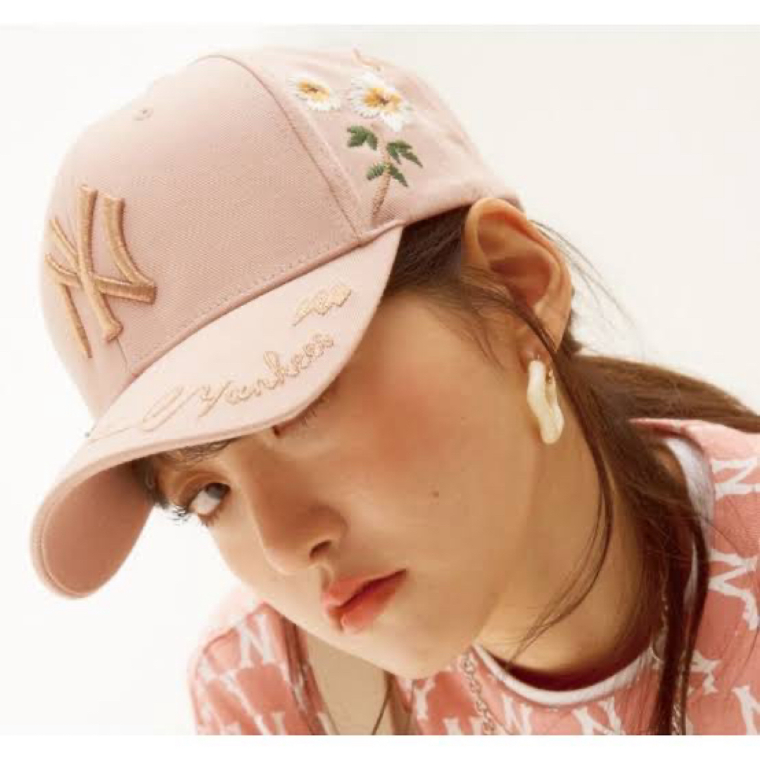 MLB(メジャーリーグベースボール)のMLB Korea NY Gold Bee Cap Pink 金の蜂 キャップ レディースの帽子(キャップ)の商品写真