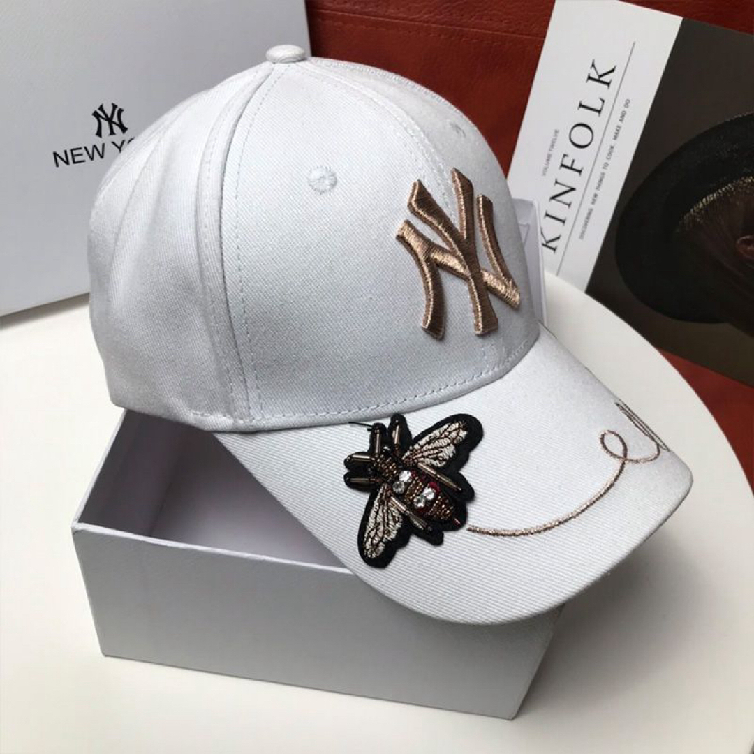 MLB(メジャーリーグベースボール)のMLB Korea NY Gold Bee Cap White 金の蜂 キャップ レディースの帽子(キャップ)の商品写真