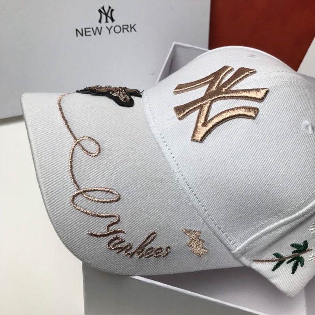 MLB(メジャーリーグベースボール)のMLB Korea NY Gold Bee Cap White 金の蜂 キャップ レディースの帽子(キャップ)の商品写真