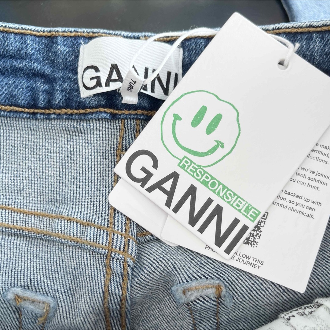 GANNI ガニー　デニム　ジーンズ　M(27) ブルー　バックロゴデザイン レディースのパンツ(デニム/ジーンズ)の商品写真
